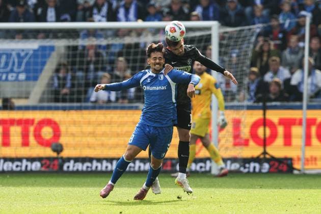 Laurin Ulrich (1. FC Magdeburg,8) gegen Lukasz Poreba (SV 07 Elversberg,8) - 2. Fußball Bundesliga Saison 2025-2026 1. FC Magdeburg vs. SV 07 Elversberg in der Avnet Arena in Magdeburg - Aktion,Fußball,Mann,Männer,Deutschland,05.10.2025