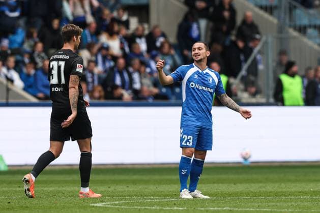 Baris Atik (1. FC Magdeburg,23) - Torschütze Tom Zimmerschied (SV Elversberg,29) trifft zum 0-2 - 2. Fußball Bundesliga Saison 2025-2026 1. FC Magdeburg vs. SV 07 Elversberg in der Avnet Arena in Magdeburg - Aktion,Fußball,Mann,Männer,Deutschland,05.10.2025