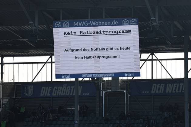 Wegen eines Notfalls gibt es kein Halbzeitprogramm - 2. Fußball Bundesliga Saison 2025-2026 1. FC Magdeburg vs. SV 07 Elversberg in der Avnet Arena in Magdeburg - Fußball,Mann,Männer,Deutschland,05.10.2025