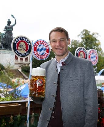 1 Manuel Neuer, Torwart, Porträt, Portrait, Fussball FC Bayern München traditionelle Besuch auf dem Münchner Oktoberfest, Wiesn, Volksfest 05.10.2025 FOTO: 2025 Getty Images via Mladen Lackovic *** 1 Manuel Neuer, Goalkeeper, Portrait, Portrait, Football FC Bayern Munich traditional visit to the Munich Oktoberfest, Wiesn, Volksfest 05 10 2025 PHOTO 2025 Getty Images via Mladen Lackovic