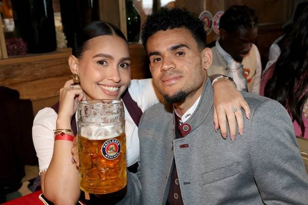 Luis Diaz Frau Geraldine Ponce, Photo by Alexander Hassenstein Getty Images for Paulaner via Mladen Lackovic MUNICH, GERMANY - OCTOBER 05: of FC Bayern München attends the Oktoberfest at Kaefer Schaenke on October 05, 2025 in Munich, Germany. (Photo by Alexander Hassenstein Getty Images for Paulaner)