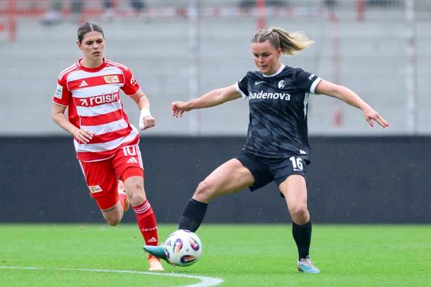 Eileen Campbell (1. FC Union Berlin) und Greta Stegemann (SC Freiburg) kaempfen um den Ball, Google Pixel Frauen-Bundesliga, 1. FC Union Berlin vs SC Freiburg, Stadion An der Alten Foersterei am 05. October 2025 in Berlin, Deutschland. (Foto von Marco Steinbrenner DeFodi Images) Eileen Campbell (1. FC Union Berlin) und Greta Stegemann (SC Freiburg) battle for the ball, Google Pixel Frauen-Bundesliga, 1. FC Union Berlin vs SC Freiburg, Stadion An der Alten Foersterei, October 5, 2025 in Berlin, Germany. (Photo by Marco Steinbrenner DeFodi Images) DFB DFL REGULATIONS PROHIBIT ANY USE OF PHOTOGRAPHS AS IMAGE SEQUENCES AND OR QUASI-VIDEO. Eileen Campbell 1 FC Union Berlin and Greta Stegemann SC Freiburg battle for the ball, Google Pixel Frauen Bundesliga, 1 FC Union Berlin vs SC Freiburg, Stadion An der Alten Foersterei on October 05, 2025 in Berlin, Germany Photo by Marco Steinbrenner DeFodi Images Eileen Campbell 1 FC Union Berlin and Greta Stegemann SC Freiburg battle for the ball, Google Pixel Womens Bundesliga, 1 FC Union Berlin vs SC Freiburg, Stadion An der Alten Foersterei, October 5, 2025 in Berlin, Germany Photo by Marco Steinbrenner DeFodi Images DFB DFL REGULATIONS PROHIBIT ANY USE OF PHOTOGRAPHS AS IMAGE SEQUENCES AND OR QUASI VIDEO