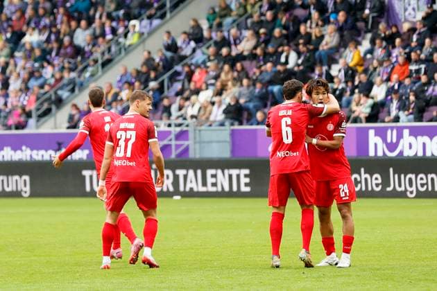 Fußball 3. Liga 10.Spieltag , Erzgebirge Aue - Rot-Weiss Essen am 05.10.2025 im Erzgebirgsstadion in Aue Torjubel Rot-Weiss Essen