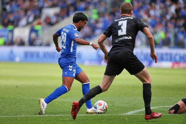 Magdeburg, Sachsen-Anhalt, Deutschland, 05.10.2025: Avnet Arena: 8. Spieltag, Saison 2025 26, 2. Fußball-Bundesliga: 1. FC Magdeburg - Sportvereinigung 07 Elversberg: Rayan Ghrieb (29, 1. FC Magdeburg) und Florian Le Joncour (03, SV Elversberg) Copyright: xdtsxNachrichtenagenturx dts_86465