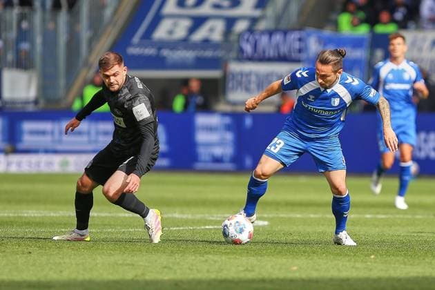 Magdeburg, Sachsen-Anhalt, Deutschland, 05.10.2025: Avnet Arena: 8. Spieltag, Saison 2025 26, 2. Fußball-Bundesliga: 1. FC Magdeburg - Sportvereinigung 07 Elversberg: Lukasz Poreba (08, SV Elversberg) und Baris Atik (23, 1. FC Magdeburg) im Duell Copyright: xdtsxNachrichtenagenturx dts_86463