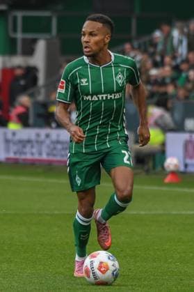 27 Felix Agu ( Bremen ) am Ball Deutschland , Bremen , Weserstadion , Fussball , 1. Bundesliga , SV Werder Bremen - FC St Pauli