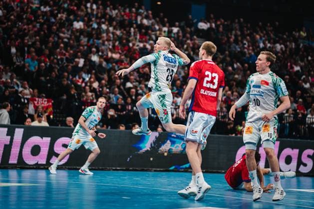 HBL: HSV Hamburg vs. SC Magdeburg, 05.10.25 Magnus Saugstrup (SC Magdeburg, 23) wirft; HBL: HSV Hamburg vs. SC Magdeburg am 05.10.2025 in der Barclays Arena, Hamburg Copyright: xBEAUTIFULxSPORTS Tonhäuserx