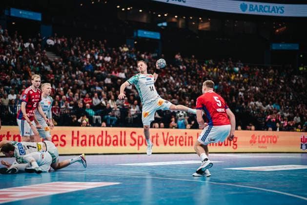 HBL: HSV Hamburg vs. SC Magdeburg, 05.10.25 Omar Ingi Magnusson (SC Magdeburg, 14) wirft; HBL: HSV Hamburg vs. SC Magdeburg am 05.10.2025 in der Barclays Arena, Hamburg Copyright: xBEAUTIFULxSPORTS Tonhäuserx