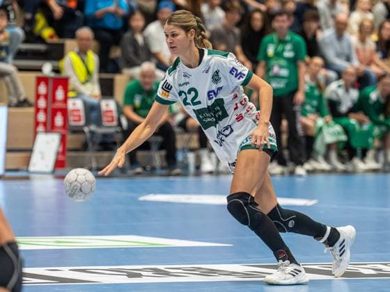 Sina Ehmann (Frisch Auf Frauen, 22) mit Tempo am Ball, Buxtehuder SV vs. Frisch Auf Goeppingen, Handball, 1. Bundesliga, Spielzeit 2025 2026, 05.10.2025 Buxtehuder SV vs. Frisch Auf Goeppingen, Handball, 1. Bundesliga, Spielzeit 2025 2026, 05.10.2025 Buxtehude Copyright: xEibner-Pressefoto MichaelxSchmidx EP_MST