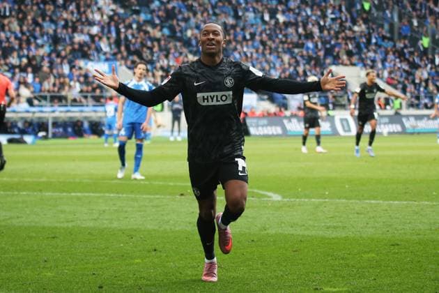 05.10.2025, xmohx, Fussball 2.Bundesliga, 1.FC Magdeburg - SV Elversberg v.l. Torjubel nach dem Tor zum celebrating the goal celebrate 0:4 Jarzinho Malanga (SV Elversberg) (DFL DFB REGULATIONS PROHIBIT ANY USE OF PHOTOGRAPHS as IMAGE SEQUENCES and or QUASI-VIDEO) Magdeburg