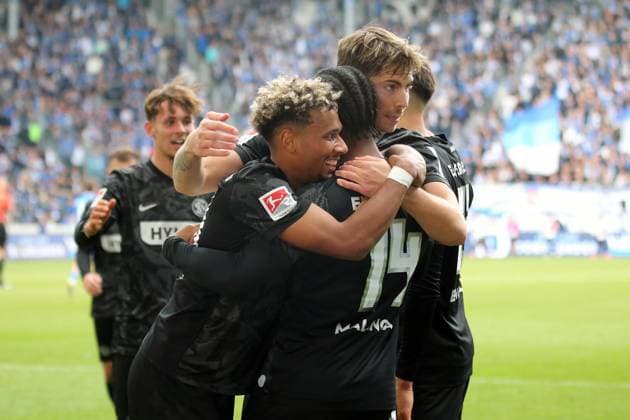 05.10.2025, xmohx, Fussball 2.Bundesliga, 1.FC Magdeburg - SV Elversberg v.l. Torjubel nach dem Tor zum celebrating the goal celebrate 0:4 Jarzinho Malanga (SV Elversberg) (DFL DFB REGULATIONS PROHIBIT ANY USE OF PHOTOGRAPHS as IMAGE SEQUENCES and or QUASI-VIDEO) Magdeburg