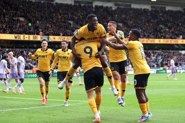 Wolverhampton Wanderers v Brighton & Hove Albion 05 October 2025 Wolverhampton - Premier League football - Wolverhampton Wanderers v Brighton & Hove Albion - Marshall Munetsi of Wolverhampton Wanderers celebrates after scoring the opening goal (Photo by Mark Leech). Wolverhampton UK Copyright: xMarkxLeechxOffside