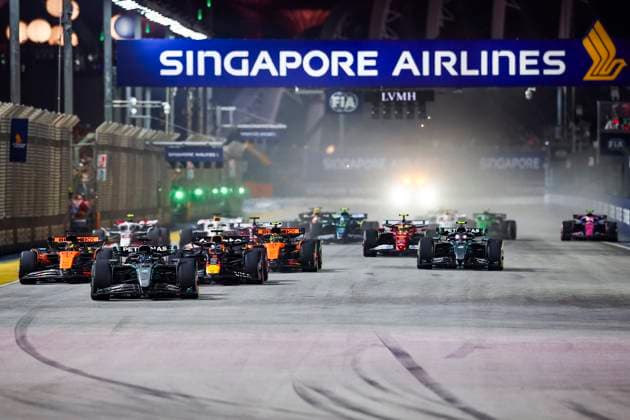 F1 - SINGAPORE GRAND PRIX 2025 Start of the race, 63 RUSSELL George (gbr), Mercedes AMG F1 Team W16, action during the 2025 Formula 1 Singapore Grand Prix, 18th round of the 2025 FIA Formula One World Championship, WM, Weltmeisterschaft from October 3 to 5, 2025 on the Marina Bay Street Circuit, in Singapore - SingaporeSingapore  Copyright: xEricxAlonsox