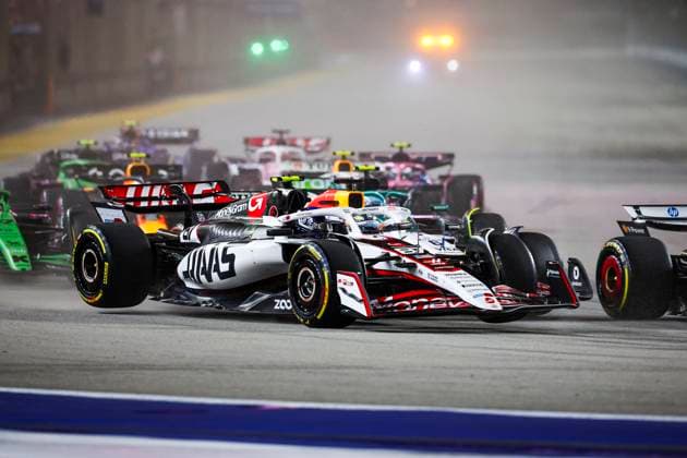F1 - SINGAPORE GRAND PRIX 2025 81 PIASTRI Oscar (aus), McLaren F1 Team MCL39, action during the 2025 Formula 1 Singapore Grand Prix, 18th round of the 2025 FIA Formula One World Championship, WM, Weltmeisterschaft from October 3 to 5, 2025 on the Marina Bay Street Circuit, in Singapore - SingaporeSingapore  Copyright: xEricxAlonsox