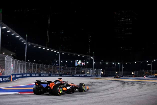 F1 - SINGAPORE GRAND PRIX 2025 81 PIASTRI Oscar (aus), McLaren F1 Team MCL39, action during the 2025 Formula 1 Singapore Grand Prix, 18th round of the 2025 FIA Formula One World Championship, WM, Weltmeisterschaft from October 3 to 5, 2025 on the Marina Bay Street Circuit, in Singapore - SingaporeSingapore  Copyright: xEricxAlonsox
