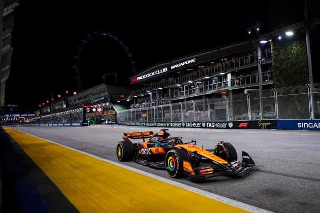 F1 - SINGAPORE GRAND PRIX 2025 81 PIASTRI Oscar (aus), McLaren F1 Team MCL39, action during the 2025 Formula 1 Singapore Grand Prix, 18th round of the 2025 FIA Formula One World Championship, WM, Weltmeisterschaft from October 3 to 5, 2025 on the Marina Bay Street Circuit, in Singapore - SingaporeSingapore  Copyright: xEricxAlonsox