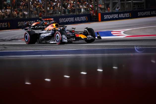 F1 - SINGAPORE GRAND PRIX 2025 01 VERSTAPPEN Max (nld), Red Bull Racing RB21, action during the 2025 Formula 1 Singapore Grand Prix, 18th round of the 2025 FIA Formula One World Championship, WM, Weltmeisterschaft from October 3 to 5, 2025 on the Marina Bay Street Circuit, in Singapore - SingaporeSingapore  Copyright: xEricxAlonsox