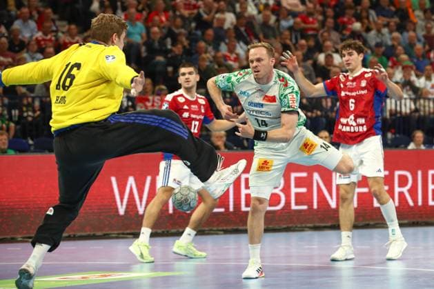 05.10.2025, xtgx, Handball Verein - SC Magdeburg v.l. Omar Ingi Magnusson (Magdeburg, 14) wirft Tor, Torschuetze, erzielt Tor, Treffer, scores the goal Hamburg
