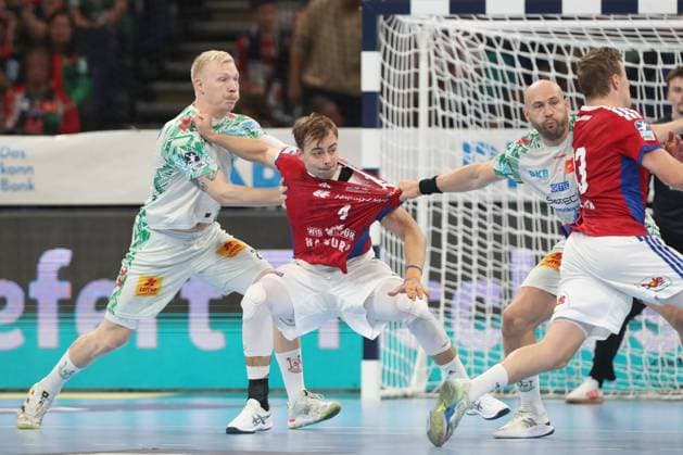 05.10.2025, xtgx, Handball Verein - SC Magdeburg v.l. Magnus Saugstrup (Magdeburg, 23), Andreas Magaard (Hamburg, 4), Oscar Bergendahl (Magdeburg, 54) Zweikampf, Duell, Kampf, tackle Hamburg