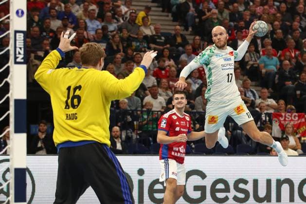 05.10.2025, xtgx, Handball Verein - SC Magdeburg v.l. Tim Hornke (Magdeburg, 17) wirft Tor, Torschuetze, erzielt Tor, Treffer, scores the goal Hamburg