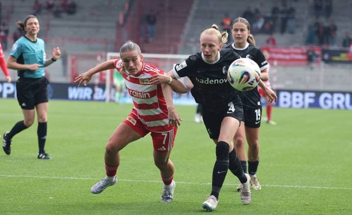 Lisa Heiseler, Meret Felde Zweikampf Spielszene Aktion Fußball Fussball Damen Bundesliga 5. Spieltag Saison 2025 2026 05.10.2025 1.FC Union Berlin vs. SC Freiburg SCF DFL regulations prohibit any use of photographs as image sequences and or quasi-video