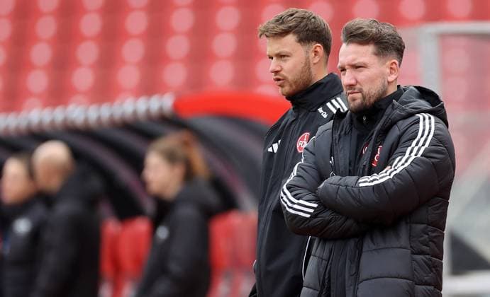 Thomas Oostendorp Trainer FCN , 1.FC Nürnberg-RB Leipzig , Google Pixel Frauen-Bundesliga , Fußball , in den Max Morlock Stadion, in Nürnberg , Bayern, Deutschland. Oktober 05, 2025 . Photo by: Davide Elias IPA Photo Pressefoto DENL Copyright: xDavidexEliasx