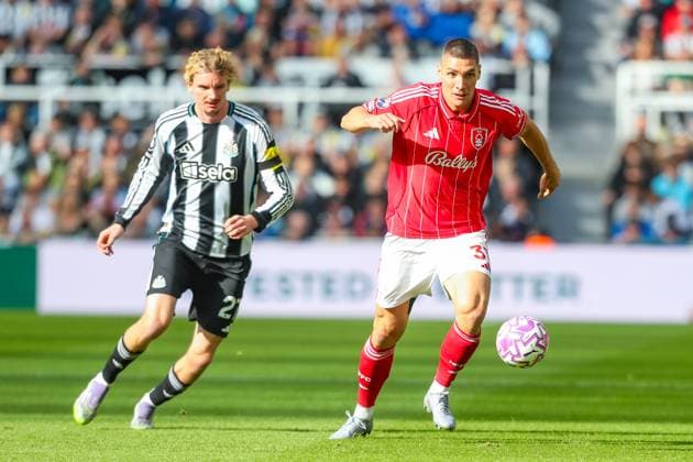 Newcastle United FC v Nottingham Forest FC, Premier League Nick Woltemade Of Newcastle United battles with Nikola MilenkoviÄ‡ Of Nottingham Forest during the Newcastle United FC v Nottingham Forest FC English Premier League match at St.James Park, Newcastle, England, United Kingdom on 5 October 2025 Credit: Lee Keuneke Every Second Media Editorial use only. All images are copyright Every Second Media Limited. No images may be reproduced without prior permission. All rights reserved. Premier League and Football League images are subject to licensing agreements with Football DataCo Limited. see https: www.football-dataco.com Copyright: xIMAGO EveryxSecondxMediax ESM-1616-0046 LeexKeunekex xEveryxSecondxMediax
