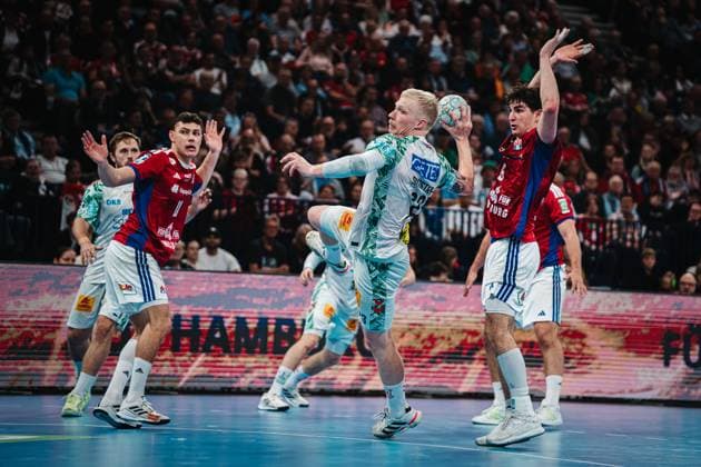 HBL: HSV Hamburg vs. SC Magdeburg, 05.10.25 Magnus Saugstrup (SC Magdeburg, 23) wirft; HBL: HSV Hamburg vs. SC Magdeburg am 05.10.2025 in der Barclays Arena, Hamburg Copyright: xBEAUTIFULxSPORTS Tonhäuserx