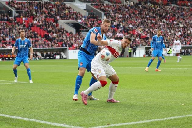 05.10.2025, xrekx, Fussball 1.Bundesliga, VfB Stuttgart - 1.FC Heidenheim v.l. Patrick Mainka (1.FC Heidenheim 1846) Ermedin Demirovic (VfB Stuttgart) Handspiel (DFL DFB REGULATIONS PROHIBIT ANY USE OF PHOTOGRAPHS as IMAGE SEQUENCES and or QUASI-VIDEO) Stuttgart