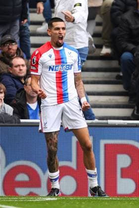 Liverpool, England, 5th October 2025. Daniel Munoz of Crystal Palace celebrates his goal to make it 0-1 during the Everton vs Crystal Palace Premier League match at Hill Dickinson Stadium, Liverpool. Picture credit should read: Gareth Evans Sportimage EDITORIAL USE ONLY. No use with unauthorised audio, video, data, fixture lists, club league logos or live services. Online in-match use limited to 120 images, no video emulation. No use in betting, games or single club league player publications. SPI_014_GE_EVE_vs_CRY SPI-4201-0014