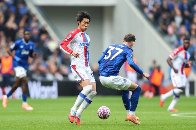 Liverpool, England, 5th October 2025. Daichi Kamada of Crystal Palace is tackled by James Garner of Everton during the Everton vs Crystal Palace Premier League match at Hill Dickinson Stadium, Liverpool. Picture credit should read: Gareth Evans Sportimage EDITORIAL USE ONLY. No use with unauthorised audio, video, data, fixture lists, club league logos or live services. Online in-match use limited to 120 images, no video emulation. No use in betting, games or single club league player publications. SPI_018_GE_EVE_vs_CRY SPI-4201-0018