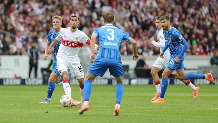 Stuttgart , Bundesliga Fußball VfB Stuttgart vs. 1.FC Heidenheim, Atakan Karazor (VfB) Gemäß den Vorgaben der DFL Deutschen Fußball Liga ist es untersagt, in dem Stadion und oder vom Spiel angefertigte Fotoaufnahmen in Form von Sequenzbildern und oder videoähnlichen Fotostrecken zu verwerten bzw. verwerten zu lassen.