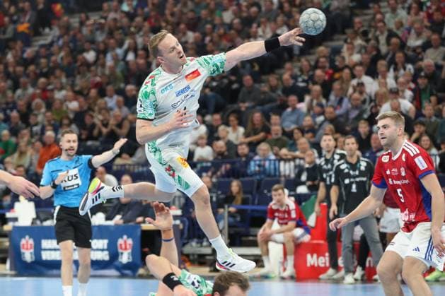 05.10.2025, xgox, Handball - Daikin HBL, Handball Verein Hamburg - SC Magdeburg emspor, v.l. Omar Ingi Magnusson (Magdeburg, 14) wirft Tor, Torschuetze, erzielt Tor, Treffer, scores the goal Hamburg