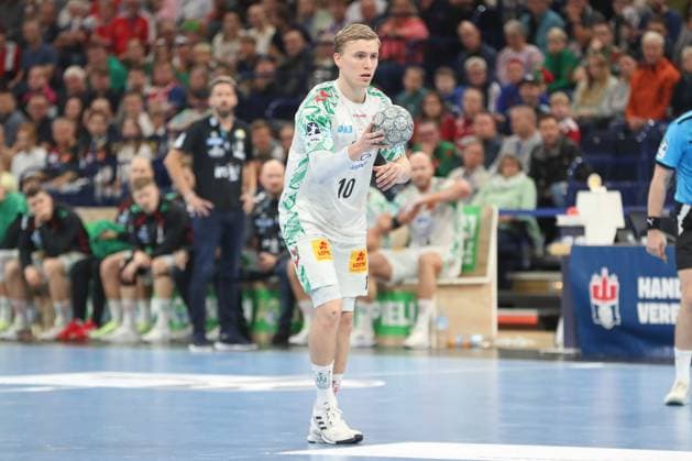 05.10.2025, xgox, Handball - Daikin HBL, Handball Verein Hamburg - SC Magdeburg emspor, v.l. Gisli Thorgeir Kristjansson (Magdeburg, 10) am Ball, plays the ball Hamburg