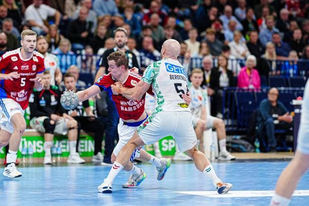 Moritz Sauter (Handball Verein Hamburg, 33), Oscar Bergendahl (SC Magdeburg, 54) GER, Handball Sport Verein Hamburg vs. SC Magdeburg, Handball, 1. Bundesliga, Spieltag 7, Saison 2025 2026, 05.10.2025 GER, Handball Sport Verein Hamburg vs. SC Magdeburg, Handball, 1. Bundesliga, Spieltag 7, Saison 2025 2026, 05.10.2025 Hamburg Copyright: xEibner-Pressefoto MarcelxvonxFehrnx EP_MFN