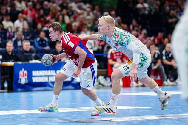 Moritz Sauter (Handball Verein Hamburg, 33), Magnus Saugstrup (SC Magdeburg, 23) GER, Handball Sport Verein Hamburg vs. SC Magdeburg, Handball, 1. Bundesliga, Spieltag 7, Saison 2025 2026, 05.10.2025 GER, Handball Sport Verein Hamburg vs. SC Magdeburg, Handball, 1. Bundesliga, Spieltag 7, Saison 2025 2026, 05.10.2025 Hamburg Copyright: xEibner-Pressefoto MarcelxvonxFehrnx EP_MFN