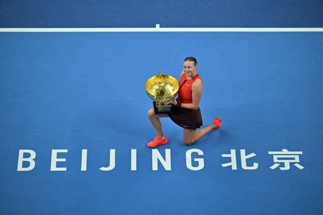 (251005) -- BEIJING, Oct. 5, 2025 -- Amanda Anisimova reacts during the awarding ceremony after the women s singles final match between Amanda Anisimova of the United States and Linda Noskova of the Czech Republic at 2025 China Open tennis tournament in Beijing, China, Oct. 5, 2025. ) (SP)CHINA-BEIJING-TENNIS-CHINA OPEN-WOMEN S SINGLES-FINAL (CN) HuxJingwen 
