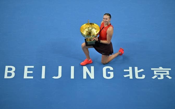 (251005) -- BEIJING, Oct. 5, 2025 -- Amanda Anisimova reacts during the awarding ceremony after the women s singles final match between Amanda Anisimova of the United States and Linda Noskova of the Czech Republic at 2025 China Open tennis tournament in Beijing, China, Oct. 5, 2025. ) (SP)CHINA-BEIJING-TENNIS-CHINA OPEN-WOMEN S SINGLES-FINAL (CN) HuxJingwen 