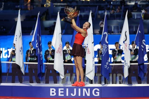 (251005) -- BEIJING, Oct. 5, 2025 -- Amanda Anisimova reacts during the awarding ceremony after the women s singles final match between Amanda Anisimova of the United States and Linda Noskova of the Czech Republic at 2025 China Open tennis tournament in Beijing, China, Oct. 5, 2025. ) (SP)CHINA-BEIJING-TENNIS-CHINA OPEN-WOMEN S SINGLES-FINAL (CN) BaixXuefei 