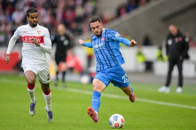 Fußball, 1. Bundesliga, 20251005, VfB Stuttgart - 1. FC Heidenheim 1846. Im Bild v.l. Lorenz Amegnon ASSIGNON (Stuttgart, 22), Arijon IBRAHIMOVIC (Heidenheim, 22) Dribbling Ball. Stuttgart MHP Arena Baden Württemberg Deutschland Copyright: Passion2Press MarkusxFischerx