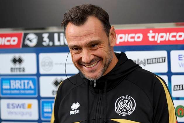 05.10.2025, xavx, Fussball 3.Liga, SV Wehen Wiesbaden - TSV 1860 München v.l. Trainer Nils Döring (SV Wehen Wiesbaden) im Interview bei Magenta (DFL DFB REGULATIONS PROHIBIT ANY USE OF PHOTOGRAPHS as IMAGE SEQUENCES and or QUASI-VIDEO) Wiesbaden