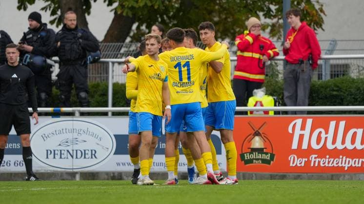 Fußball, Herren, Saison 2025 2026, Regionalliga Nordost, 11. Spieltag, FSV 63 Luckenwalde vs. FC Carl-Zeiss Jena, Samstag 05.10.2025, Werner-Seelenbinder-Stadion Luckenwalde, Im Bild: Jubel beim FSV 63 Luckenwalde nach dem Ausgleich zum 1:1. Brandenburg Deutschland