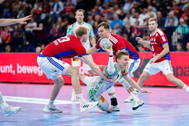Einar Olafsson (Handball Verein Hamburg, 23), Gisli Kristjansson (SC Magdeburg, 10), Andreas Magaard (Handball Sport Verein Hamburg, 04) GER, Handball Sport Verein Hamburg vs. SC Magdeburg, Handball, 1. Bundesliga, Spieltag 7, Saison 2025 2026, 05.10.2025 GER, Handball Sport Verein Hamburg vs. SC Magdeburg, Handball, 1. Bundesliga, Spieltag 7, Saison 2025 2026, 05.10.2025 Hamburg Copyright: xEibner-Pressefoto MarcelxvonxFehrnx EP_MFN