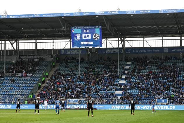 Endstand 0-4 auf der Anzeigetafel - 2. Fußball Bundesliga Saison 2025-2026 1. FC Magdeburg vs. SV 07 Elversberg in der Avnet Arena in Magdeburg - Aktion,Fußball,Mann,Männer,Deutschland,05.10.2025