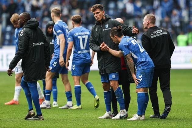 Tobias Müller (1. FC Magdeburg,5) mit Baris Atik (1. FC Magdeburg,23) - 2. Fußball Bundesliga Saison 2025-2026 1. FC Magdeburg vs. SV 07 Elversberg in der Avnet Arena in Magdeburg - Aktion,Fußball,Mann,Männer,Deutschland,05.10.2025