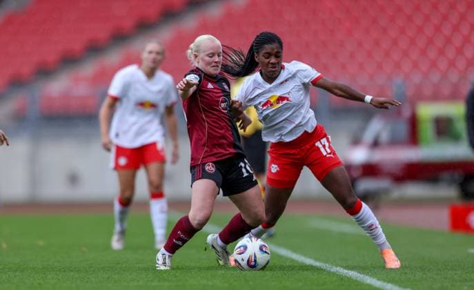 DEU, Nürnberg, FC Nürnberg vs RB Leipzig, Google Pixel Bundesliga, DFB, Saison 2526, Max-Morlock-Stadion, 5. Spieltag im Bild v.l.n.r: Aleigh Gambone (FC Nürnberg 16), Delice Boboy (RB Leipzig 17) DFB DFL REGULATIONS PROHIBIT ANY USE OF PHOTOGRAPHS AS IMAGE SEQUENCES AND OR QUASI-VIDEO, 05.10.2025, Copyright: HMBxMedia HendrikxHamelau
