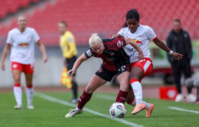 DEU, Nürnberg, FC Nürnberg vs RB Leipzig, Google Pixel Bundesliga, DFB, Saison 2526, Max-Morlock-Stadion, 5. Spieltag im Bild v.l.n.r: Aleigh Gambone (FC Nürnberg 16), Delice Boboy (RB Leipzig 17) DFB DFL REGULATIONS PROHIBIT ANY USE OF PHOTOGRAPHS AS IMAGE SEQUENCES AND OR QUASI-VIDEO, 05.10.2025, Copyright: HMBxMedia HendrikxHamelau