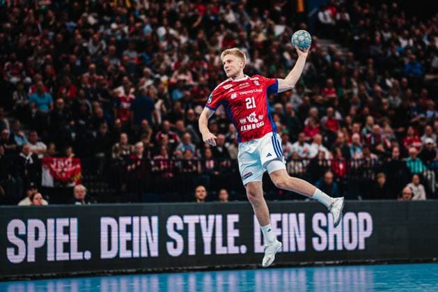 HBL: HSV Hamburg vs. SC Magdeburg, 05.10.25 Frederik Bo Andersen (HSV Hamburg, 21) wirft ;HBL: HSV Hamburg vs. SC Magdeburg am 05.10.2025 in der Barclays Arena, Hamburg *** HBL HSV Hamburg vs SC Magdeburg, 05 10 25 Frederik Bo Andersen HSV Hamburg, 21 throws HBL HSV Hamburg vs SC Magdeburg on 05 10 2025 at Barclays Arena, Hamburg Copyright: xBEAUTIFULxSPORTS Tonhäuserx