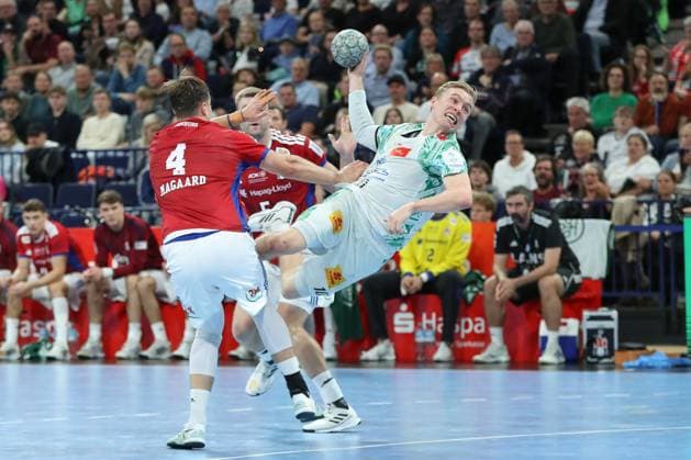 05.10.2025, xgox, Handball - Daikin HBL, Handball Verein Hamburg - SC Magdeburg emspor, v.l. Gisli Thorgeir Kristjansson (Magdeburg, 10) wirft Tor, Torschuetze, erzielt Tor, Treffer, scores the goal Hamburg
