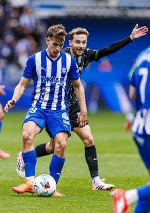 Deportivo Alaves v Elche - La Liga VITORIA-GASTEIZ - OCTOBER 05: Pablo Ibanez (19) of Deportivo Alaves in action during the Week 8 fixture of the Spanish La Liga, where Deportivo Alaves face Elche at Mendizorrotza Stadium in Vitoria-Gasteiz, Spain on October 05, 2025. Pablo Garcia Anadolu Vitoria-Gasteiz Spain. Editorial use only. Please get in touch for any other usage.  Copyright: x2025xAnadoluxPabloxGarciax
